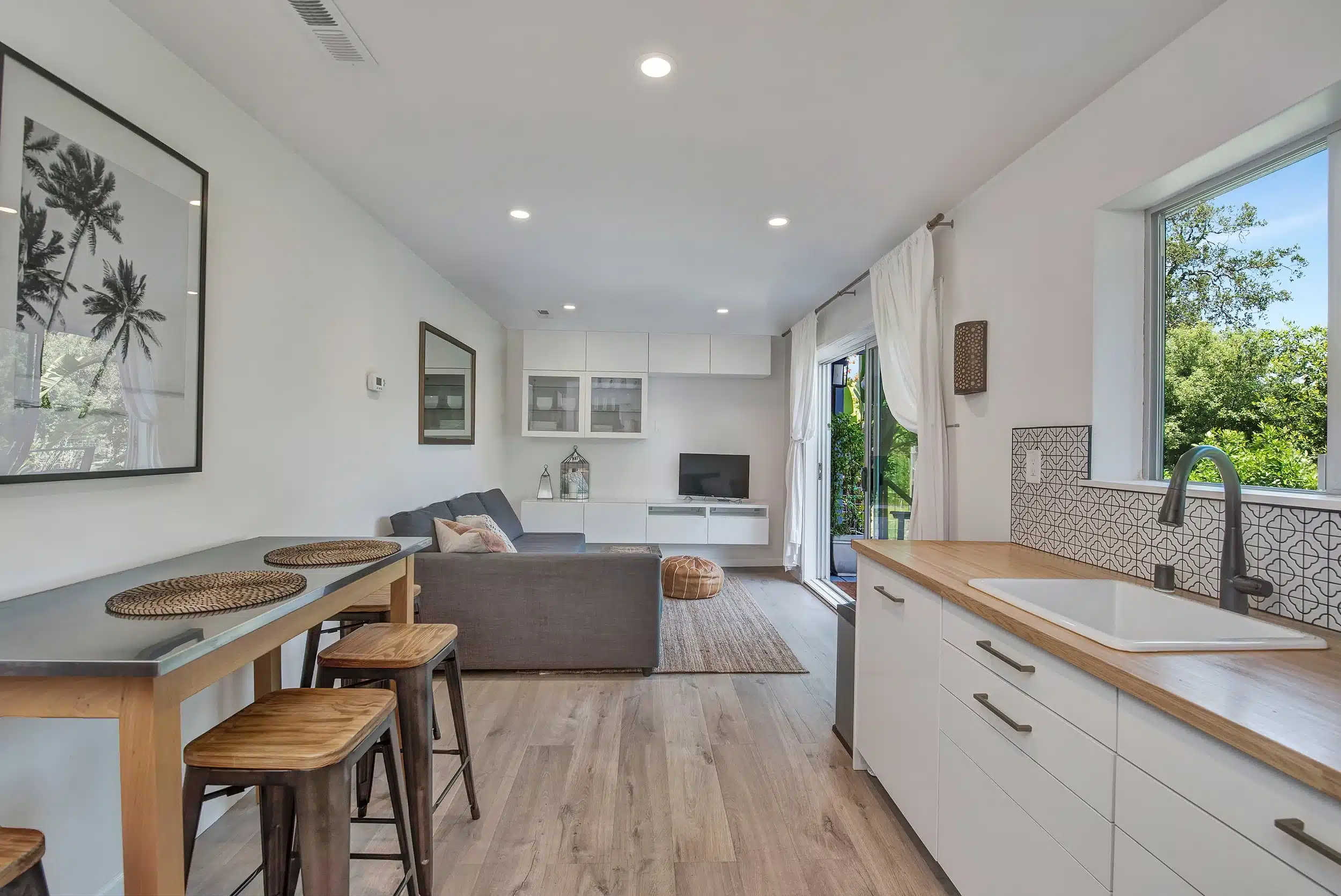 Hillside Retreat 1 452GracelandDr 094