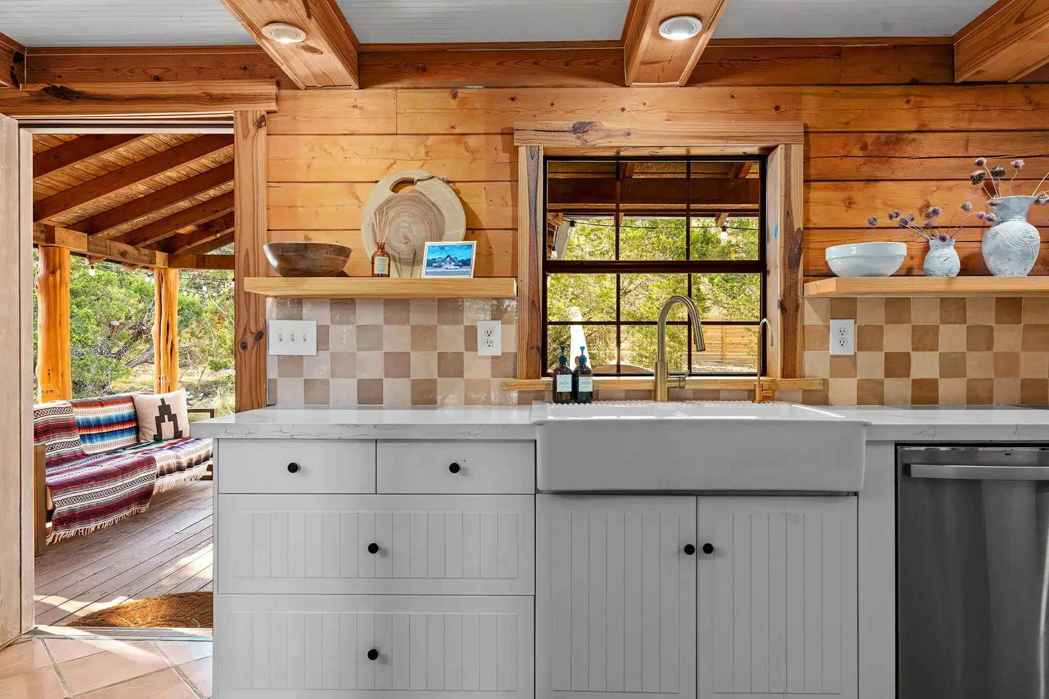 Cowboy Surf Lodge 6 Interior 06962