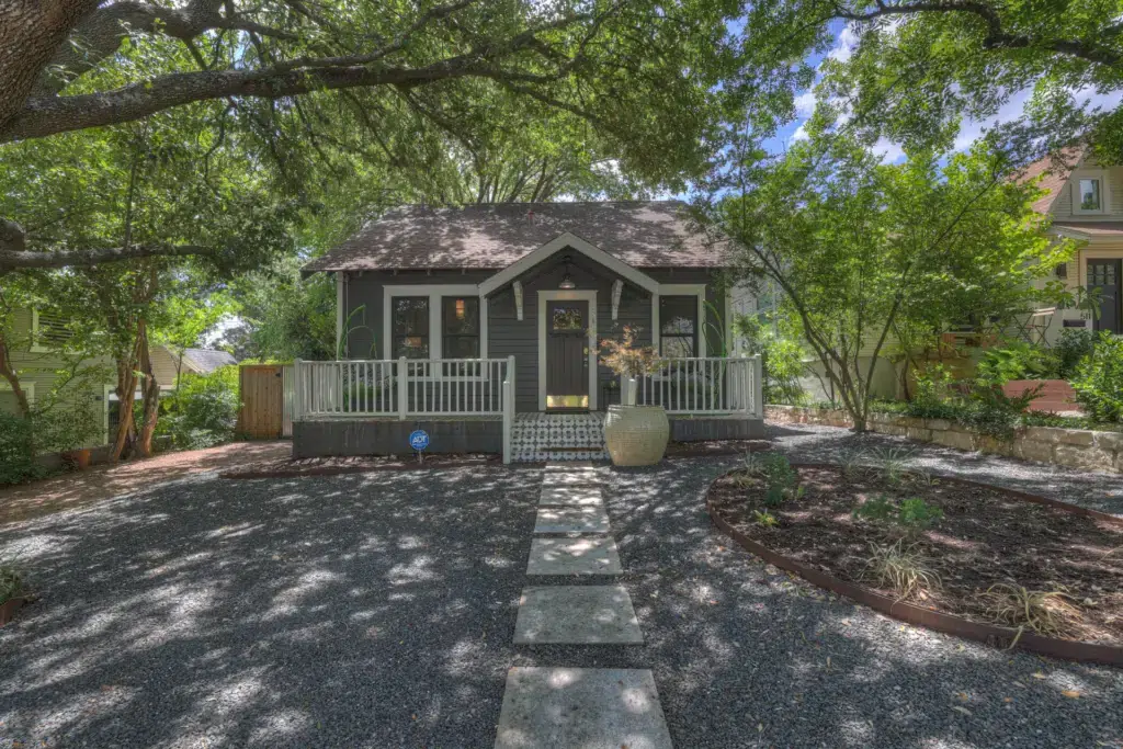 The Little Jenny 10 513 E Mary St LRG 1