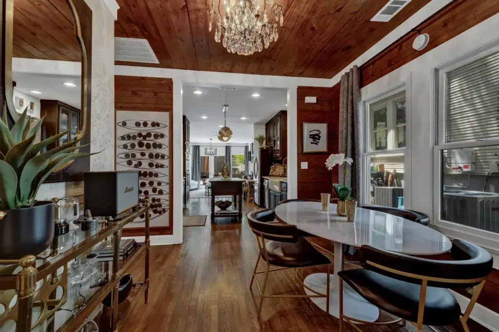 The Little Jenny 16 513 E Mary St LRG 11