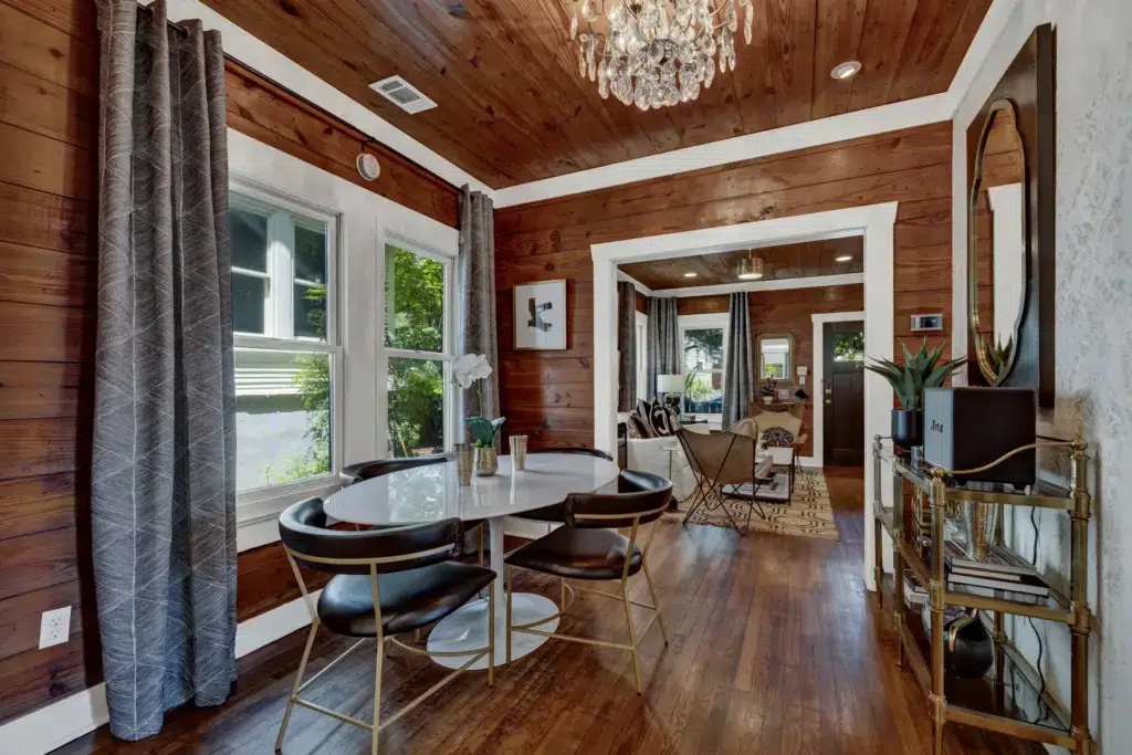 The Little Jenny 17 513 E Mary St LRG 12