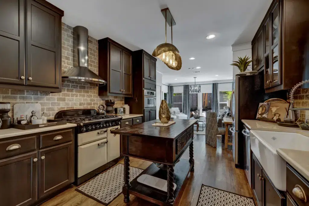 The Little Jenny 2 513 E Mary St LRG 17