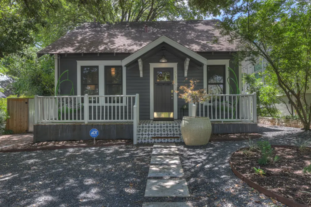 The Little Jenny 9 513 E Mary St LRG 2