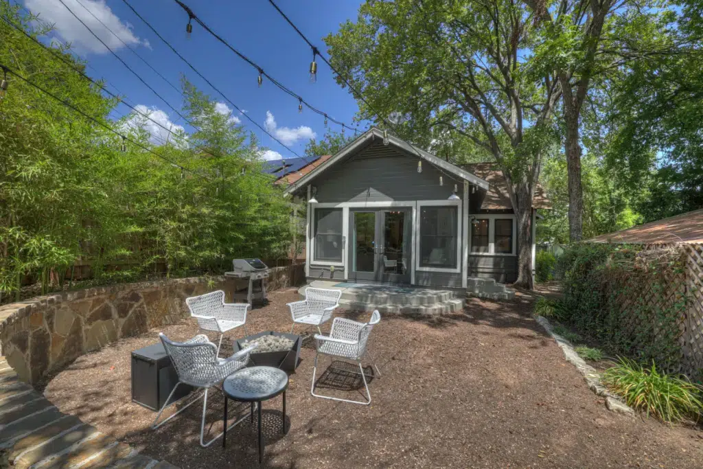 The Little Jenny 46 513 E Mary St LRG 41