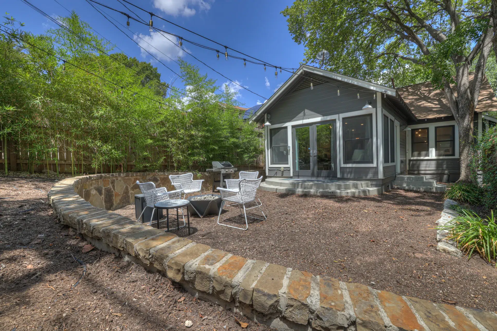 The Little Jenny 61 513 E Mary St LRG 43