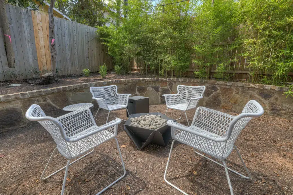 The Little Jenny 50 513 E Mary St LRG 45