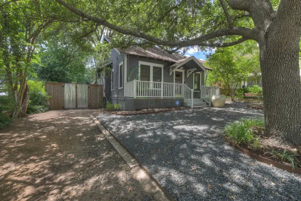 The Little Jenny 11 513 E Mary St LRG 6