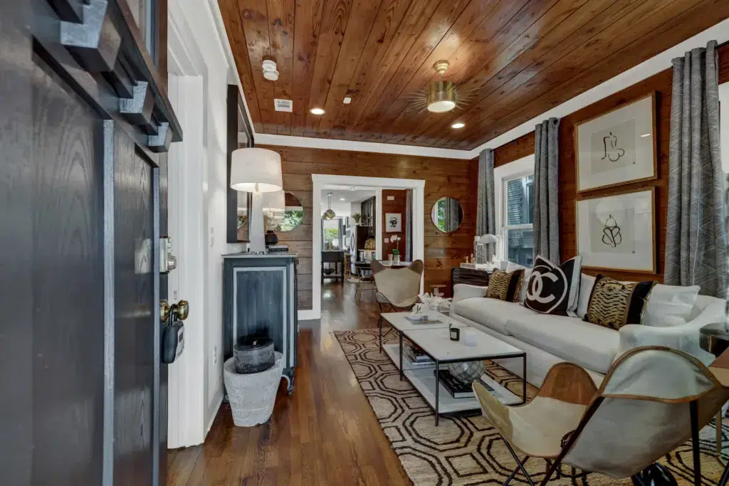 The Little Jenny 14 513 E Mary St LRG 9