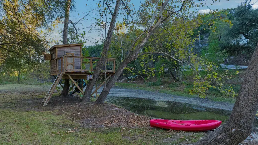 Whispering Creek 32 Exterior 0488