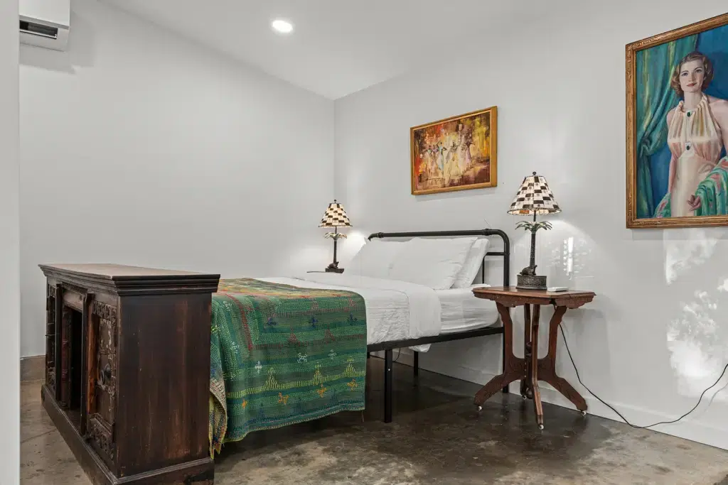 Whispering Creek 52 Interior 02957