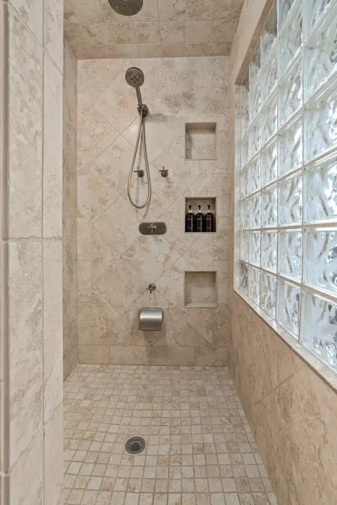 Whispering Creek 47 Interior 03066