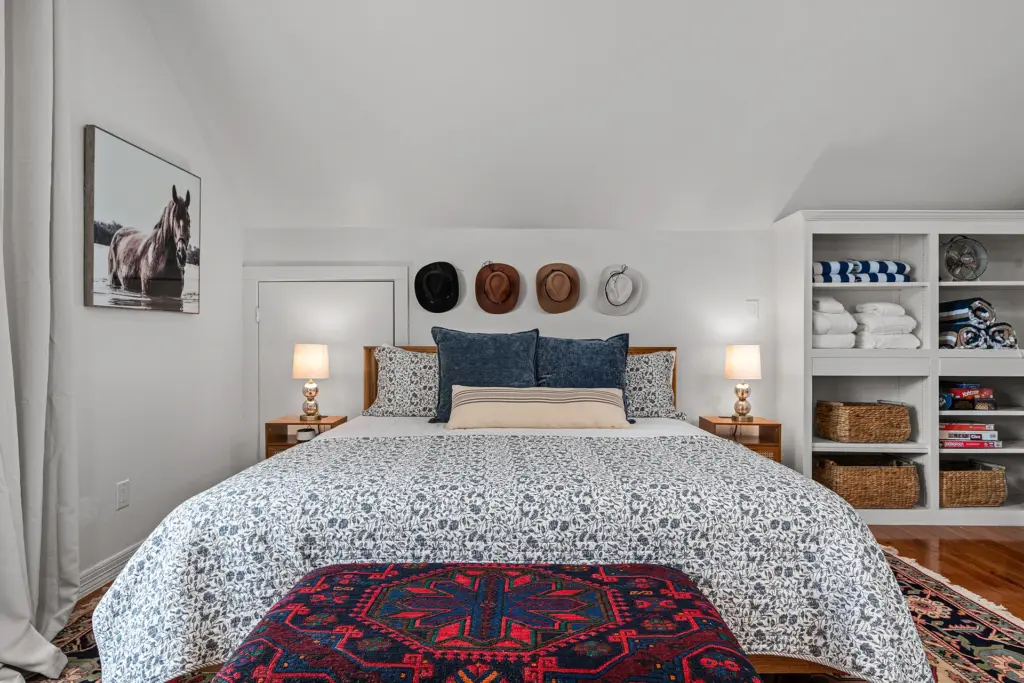 Stay 387 Interior 04408